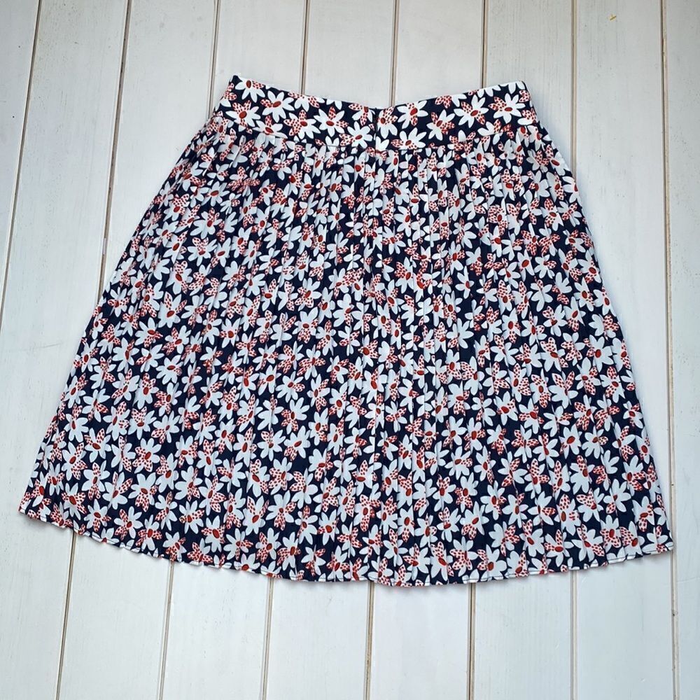 NWT Floral pleated mini skirt    - Picture 3 of 10